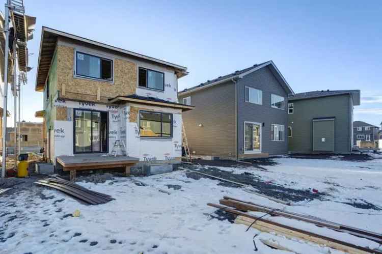 House For Sale in Town of Cochrane, Alberta