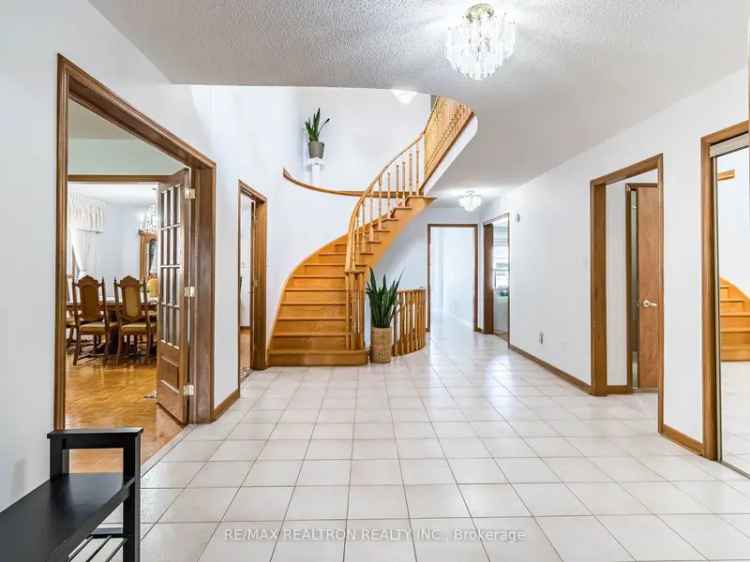 House For Sale in Vaughan, Ontario