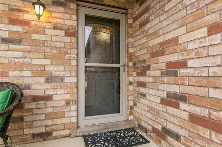 House For Sale in 206, WestHollow Court, Waterloo, Ontario