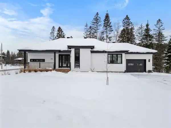 Bungalow for Sale Estrie Modern Kitchen 2 Bedrooms