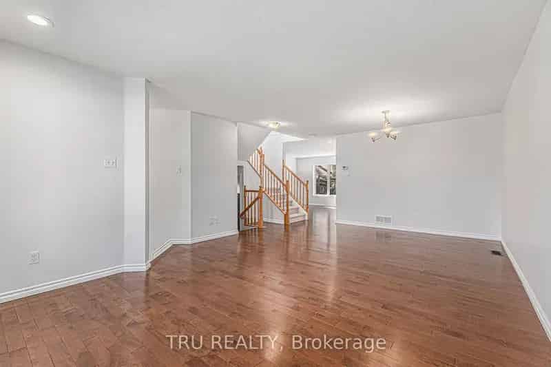 3-Bed 25-Bath Home in Barrhaven Chapman Mills