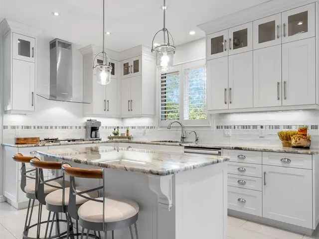 Luxury Bungalow on Golf Course 5400 Sq Ft Updated Kitchen