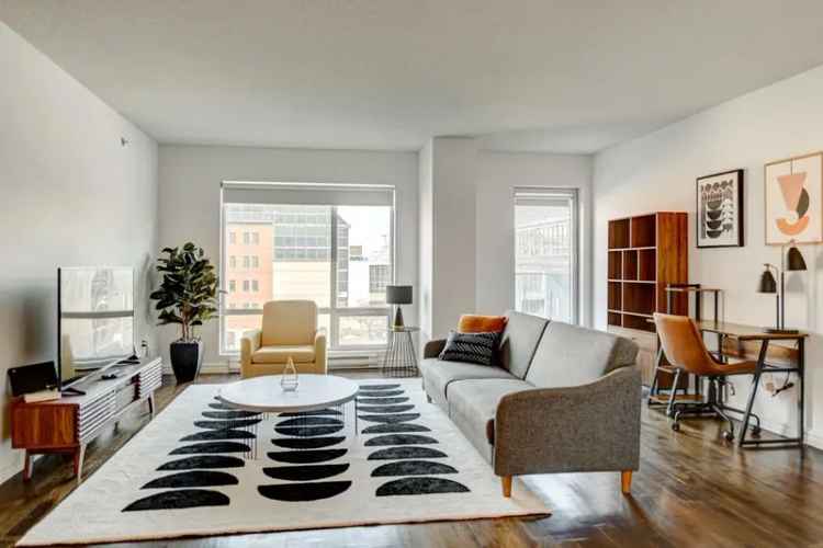 Rent Apartment in Old Montreal with Modern Amenities and Pool