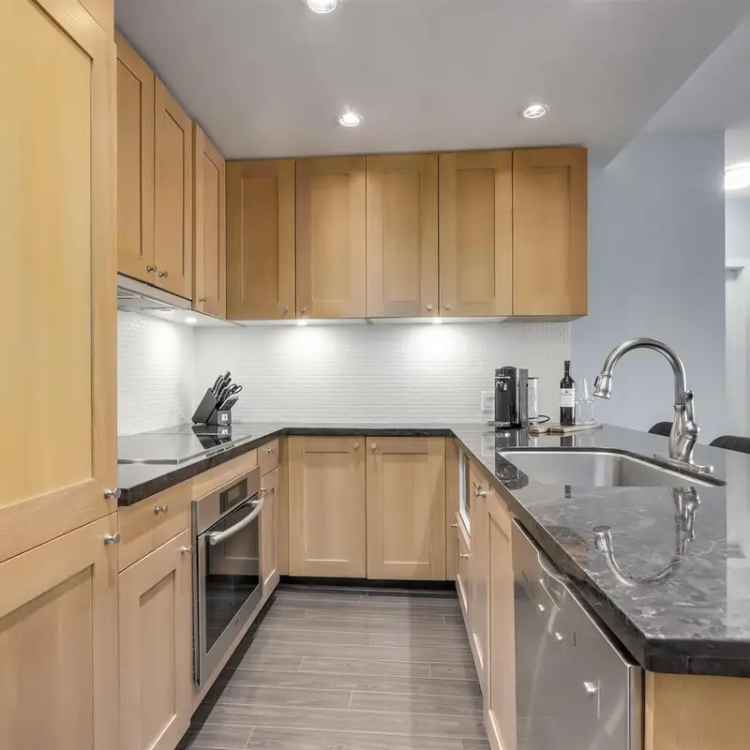 Downtown 1 Bed + Den Condo at Raffles on Robson