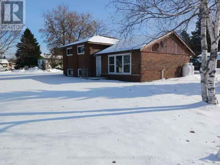 3 Bedroom Brick Home in Maynooth - Open Concept