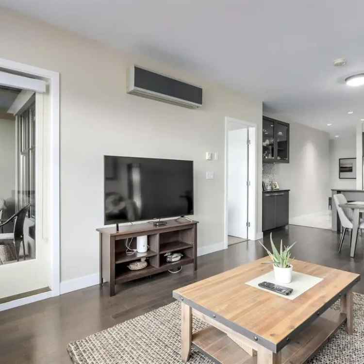 Luxury 1 Bed + Den Condo in North Burnaby