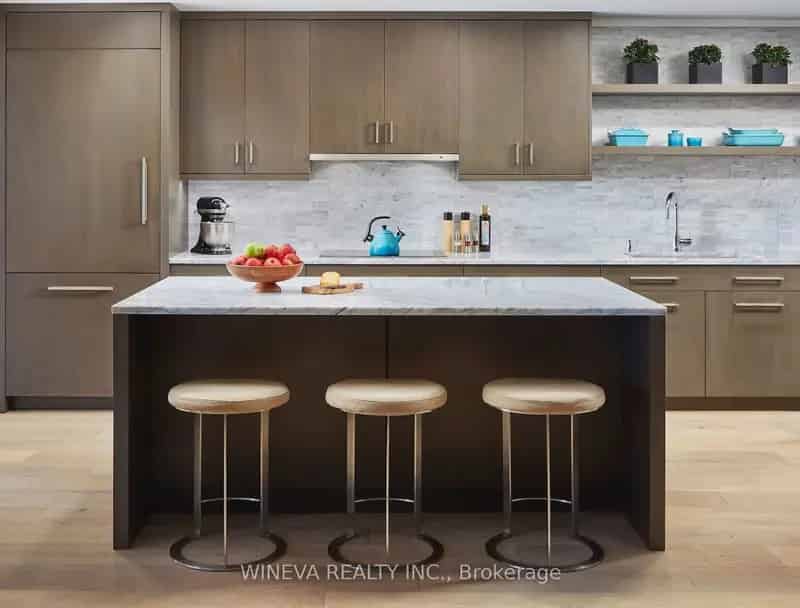 Mississauga Condo: 1 Bedroom, High-End Finishes, Amenities