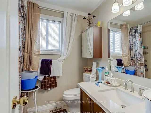 House For Sale in Barrie, Ontario