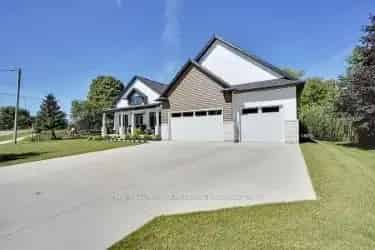 Newly Built Bungalow with Luxurious Features and Large Backyard