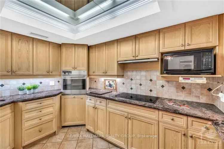 Spacious 2 BR Penthouse Condo near Experimental Farm Resort Style Amenities