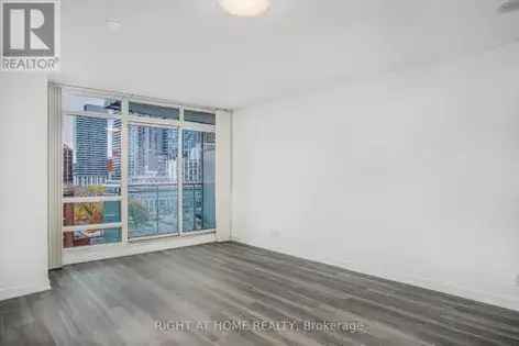 1 Bedroom 200m² Toronto Apartment with Amazing Amenities