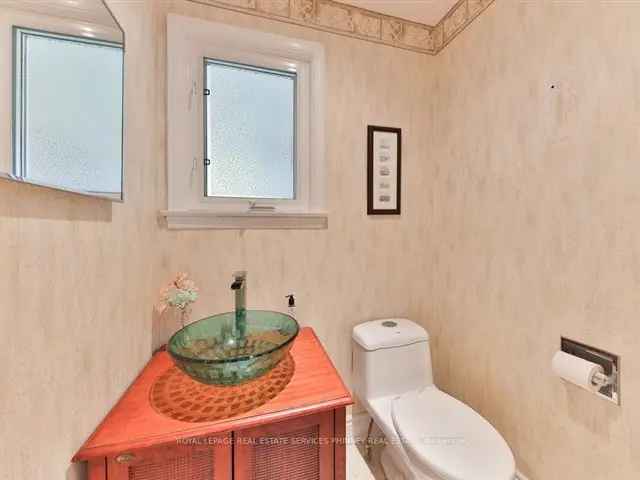 House For Sale in Mississauga, Ontario