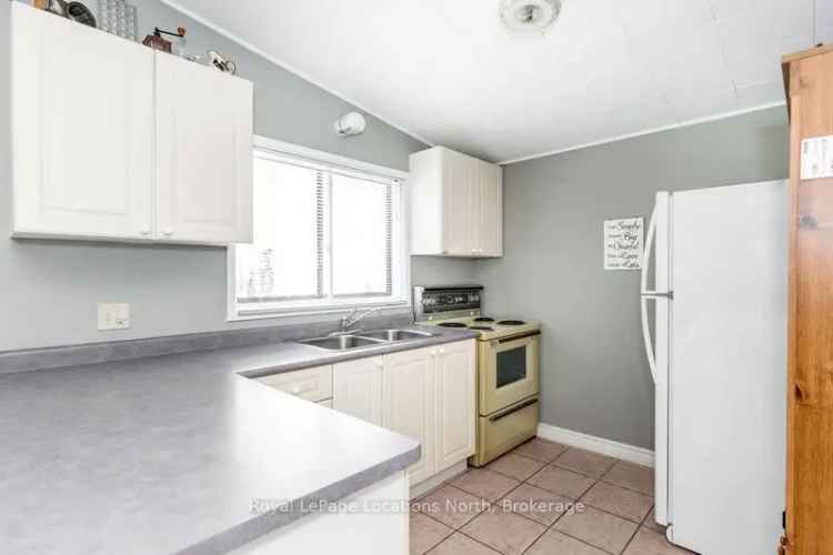 4-Bedroom Beach Cottage - Family Getaway or Investment