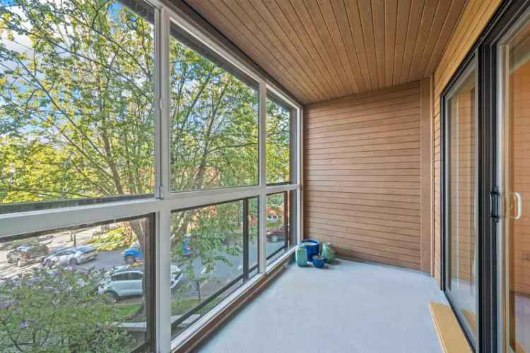 Kitsilano Condo for Sale 2 Beds 2 Baths 907 sq ft