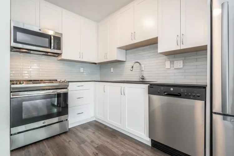 Rent apartment in Victoria with renovated suites and amenities near Quadra Village