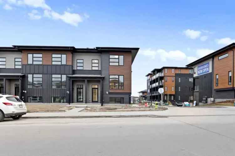 Townhouse For Rent in Calgary, Alberta