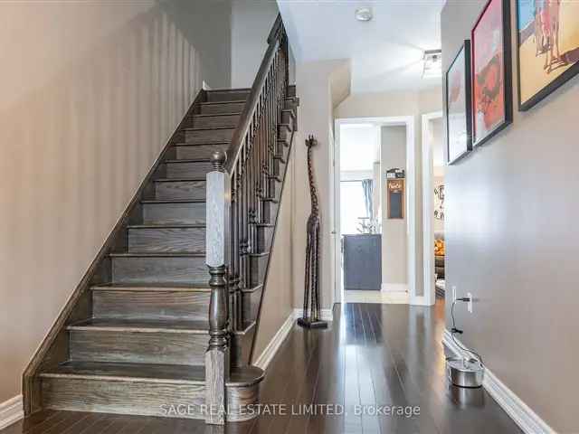 Southfields Village Townhouse: Open Concept, Gourmet Kitchen, 3 Bedrooms