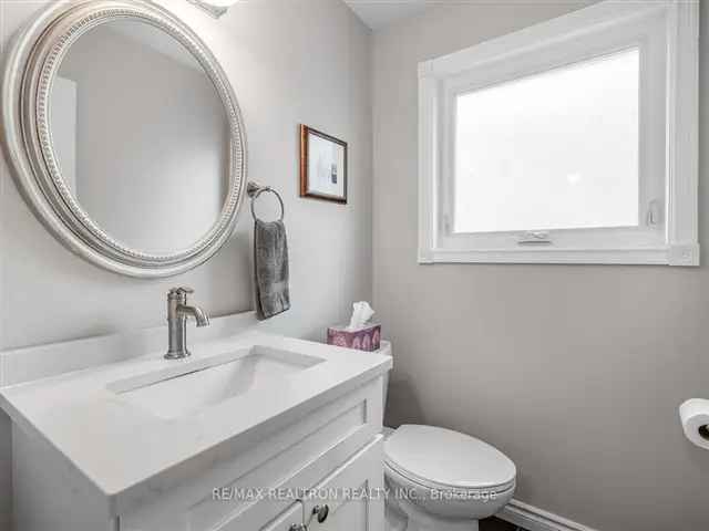 Townhouse For Sale in Aurora, Ontario