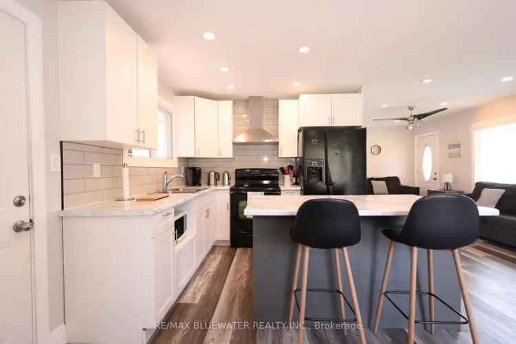 Updated Port Franks Cottage Near Ausable River