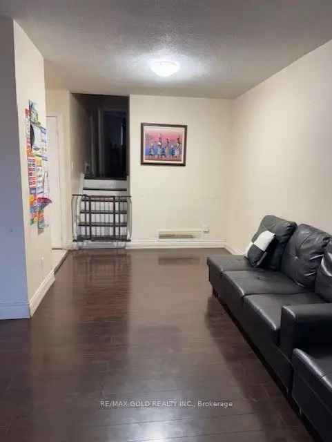 House For Sale in Mississauga, Ontario