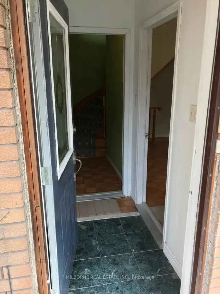 House For Sale in Toronto, Ontario