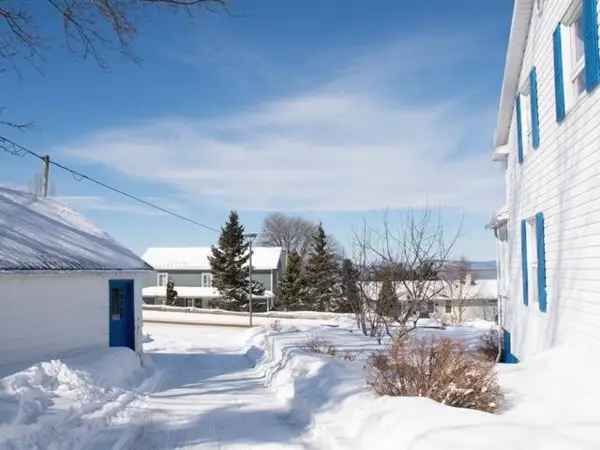 1.5 Storey House for Sale 3 Bedrooms 2 Solariums