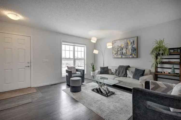 Duplex For Rent in Calgary, Alberta