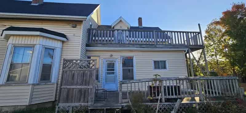 Investment opportunity buy duplex with separate units and backyard