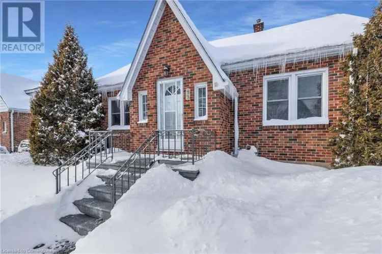 3 Bed 1 Bath Home in Woodstock North Large Lot and Finished Basement