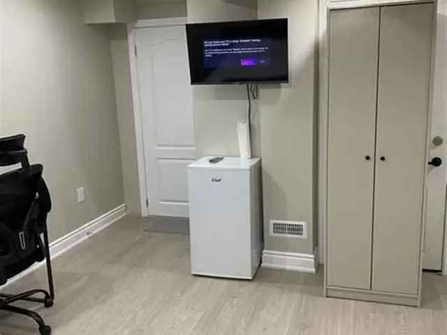 Furnished Basement 1 Bedroom Apartment Near Amenities