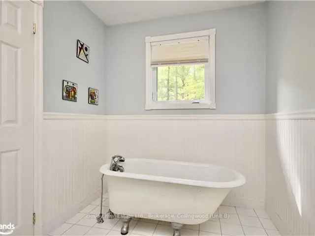 Custom Bungalow in Penetanguishene - 3 Beds, 2 Baths, Over 2000 sq ft