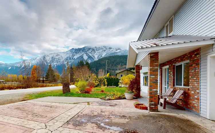 A $1,425,000.00 House/Single Family with 4 bedrooms in Pemberton, Pemberton