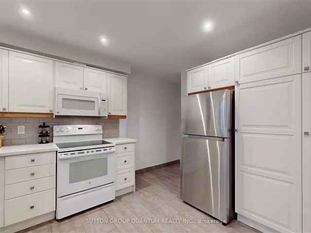 2 Bed 1 Bath Freehold Home in Beaches - Private Backyard & Parking