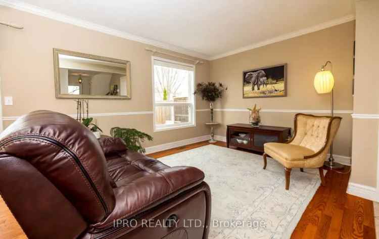 Beautiful Freehold Detached Home 3 1 Bedrooms 3 Baths 1600 Sq Ft