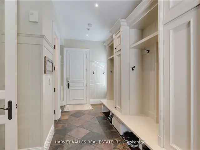 Luxury Lorne Park Home 5+ Bedrooms Ensuite Baths Gourmet Kitchen Gym