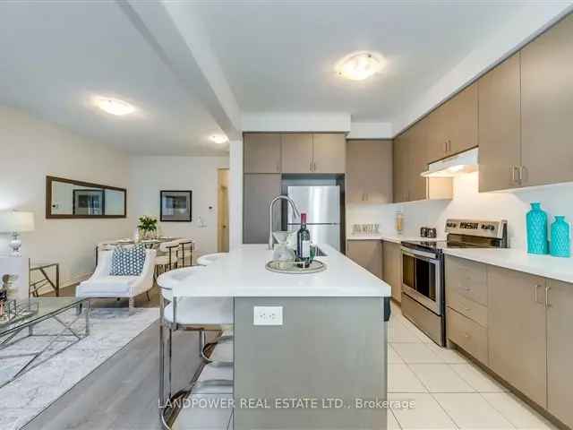 Milton Freehold Townhouse: Modern Kitchen, 3 Car Parking, Close to Amenities