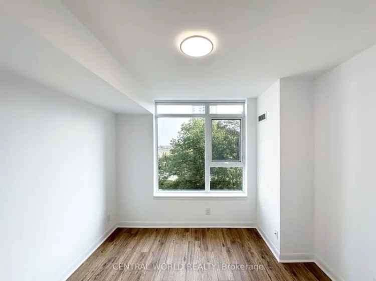 AAA Location Condo: Bright 1+Den, Stunning View, Fully Renovated