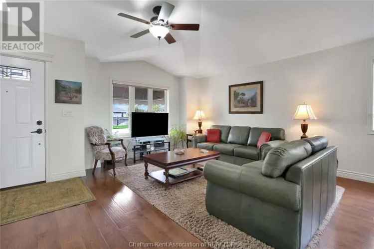 All Brick Bungalow 2+2 Beds 2 Baths New Countertops Generac Generator