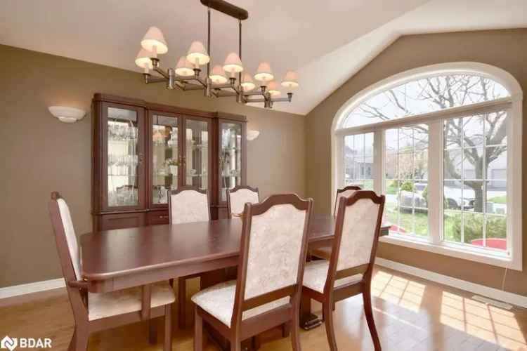 Buy Executive Bungalow in Barrie with Stunning Features