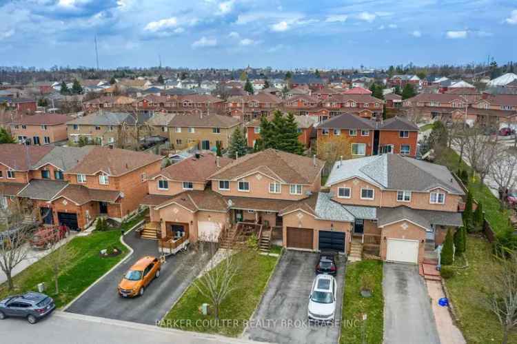 96 Lee Crescent Townhome - Family Friendly, Updated
