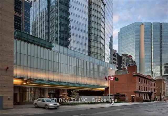 Luxury 2 Bed Den Condo at Shangri La Toronto Panoramic City Views