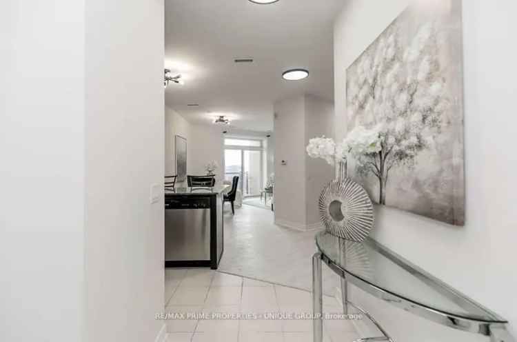 Stunning 2+1 Bedroom Condo for Lease in Green Life Building