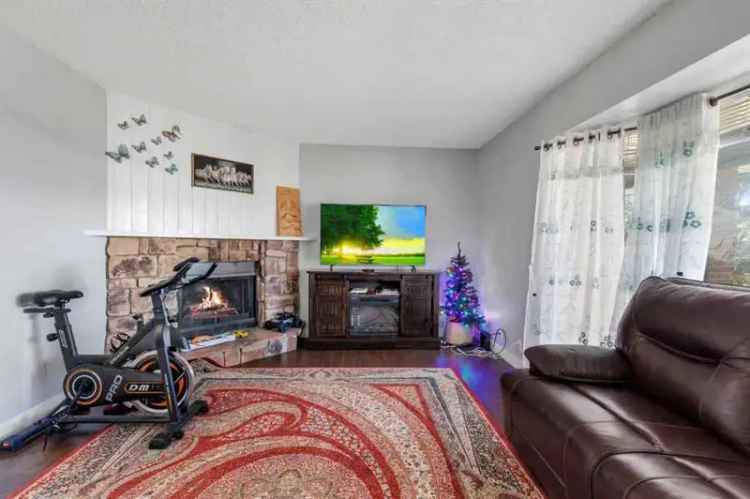 Duplex For Rent in Calgary, Alberta