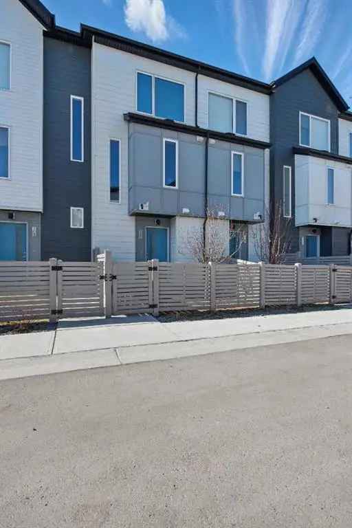 Stunning 2-Bedroom Townhome in Skyview Ranch