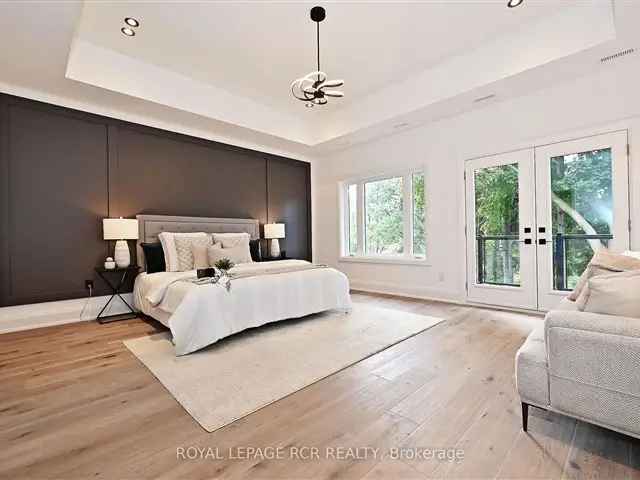 House For Sale in Aurora, Ontario