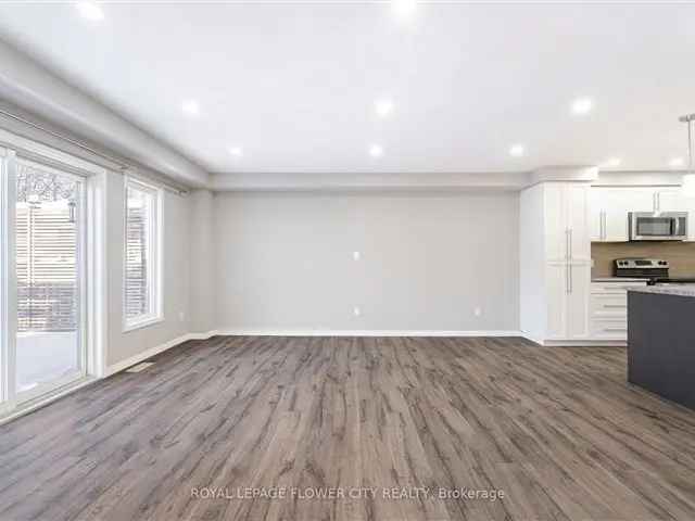 Stunning Freehold Townhome Ravine Lot Huron Village