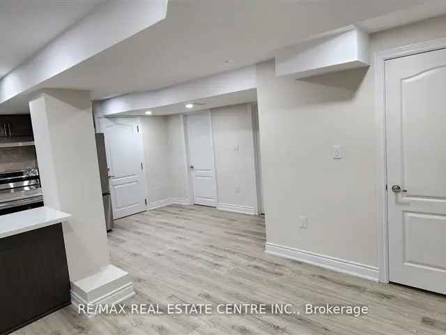 Legal Basement Apartment 2 Beds 2 Parking Spots Modern Design