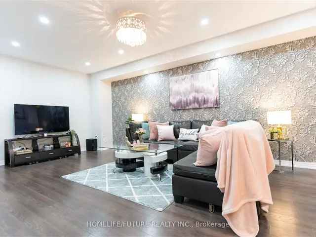 Luxury Oakville Townhouse: Modern, Renovated, and Move-In Ready