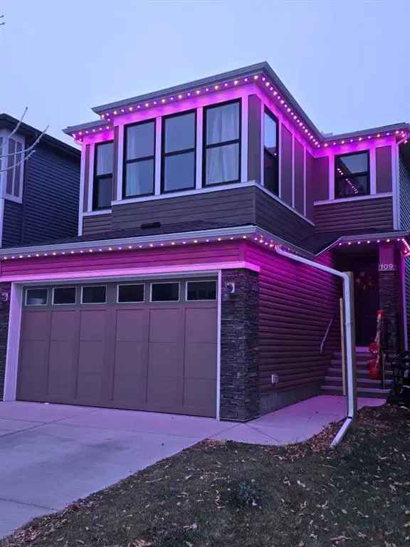 House For Sale in Calgary, Alberta