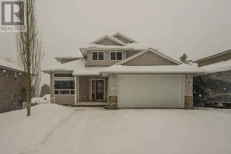 Family Home 3900 sq ft 4 bedrooms 2 bath Walkout Basement